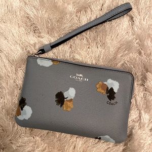 COACH zip wristlet, NWOT, 2 card slots, 6.26”/4”